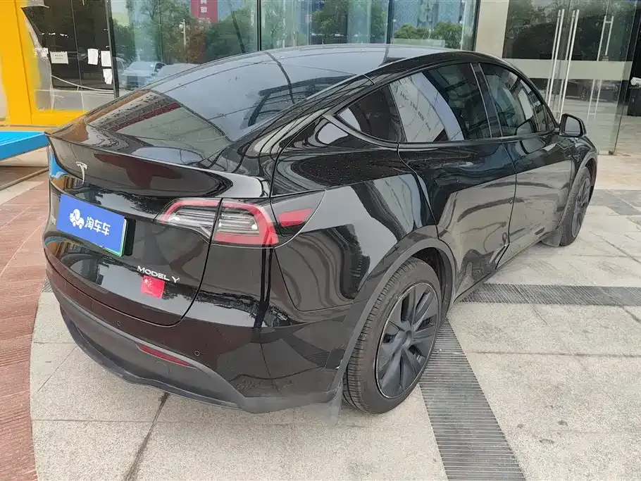Tesla Model Y — фото 9