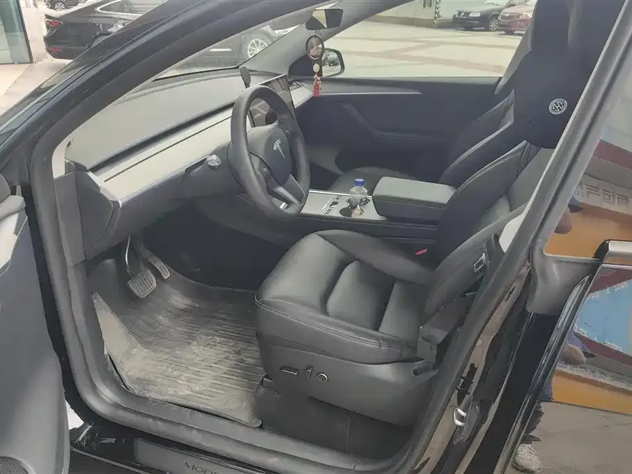 Tesla Model Y — фото 5