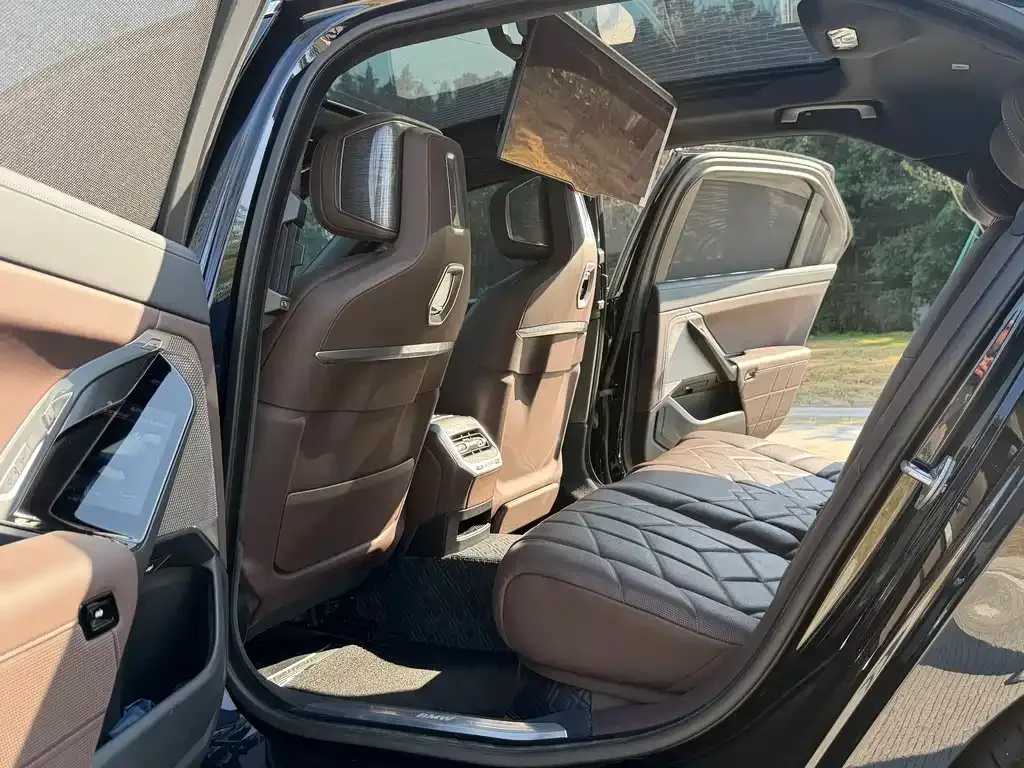 BMW 7 Series 2023 из CN, фото 2
