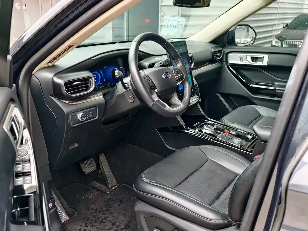 Ford Explorer — фото 10