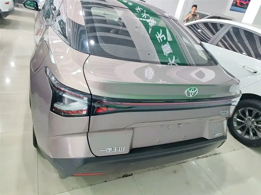 Toyota bZ3 — фото 10