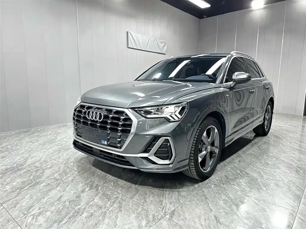 Audi Q3 — фото 1