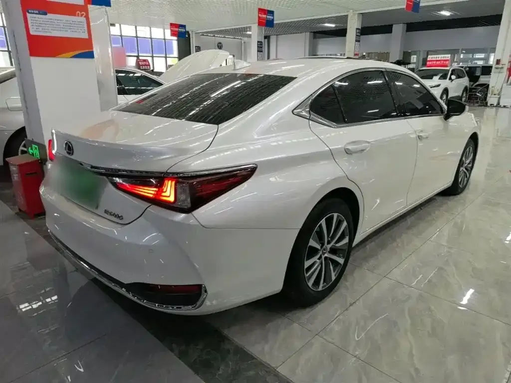 Lexus ES — фото 9