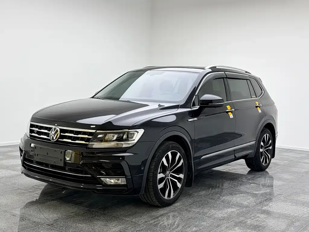 Volkswagen Tiguan L — фото 1