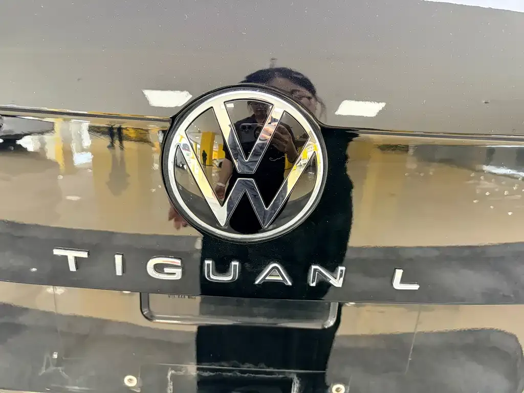 Volkswagen Tiguan L — фото 6