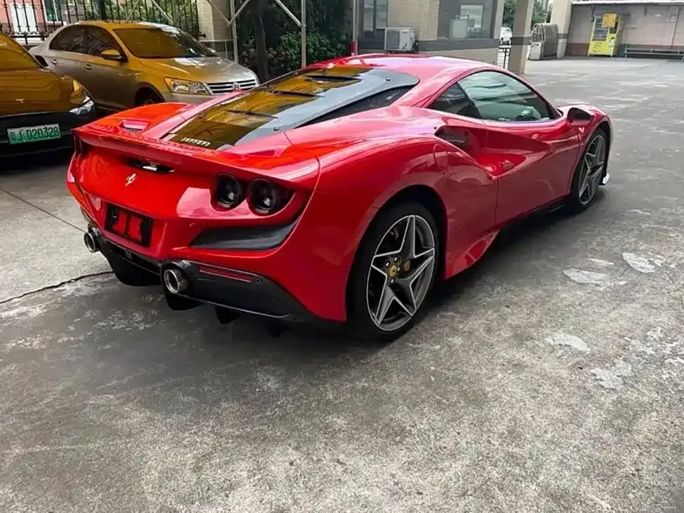 Ferrari F8 — фото 7