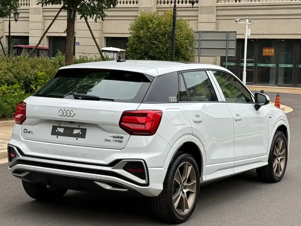 Audi Q2L — фото 3
