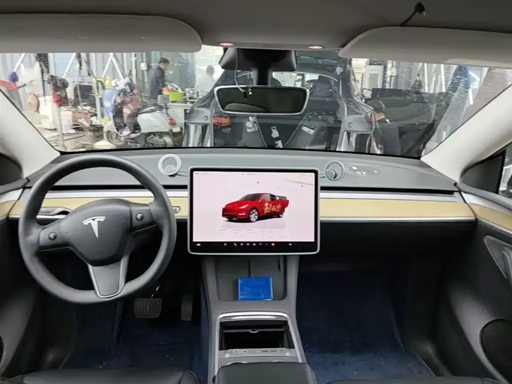 Tesla Model Y — фото 2