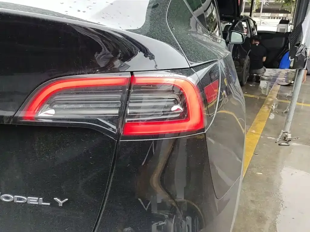 Tesla Model Y — фото 7
