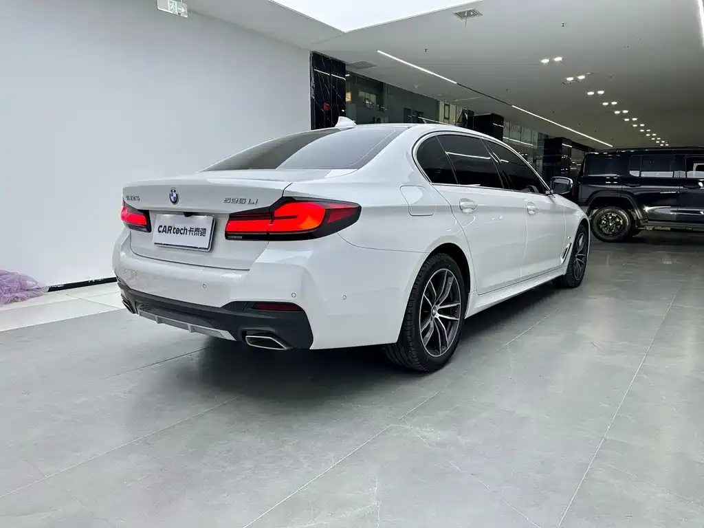 BMW 5 Series — фото 9