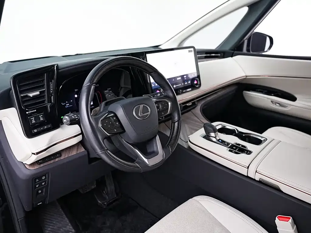 Lexus LM — фото 6