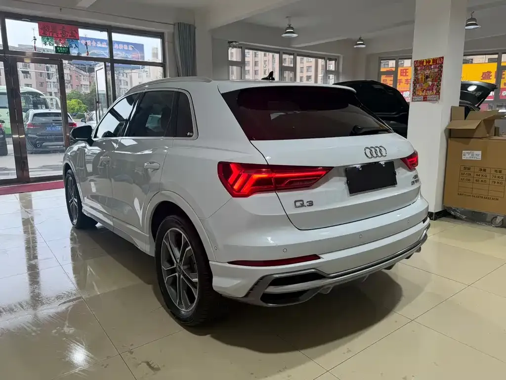 Audi Q3 — фото 10