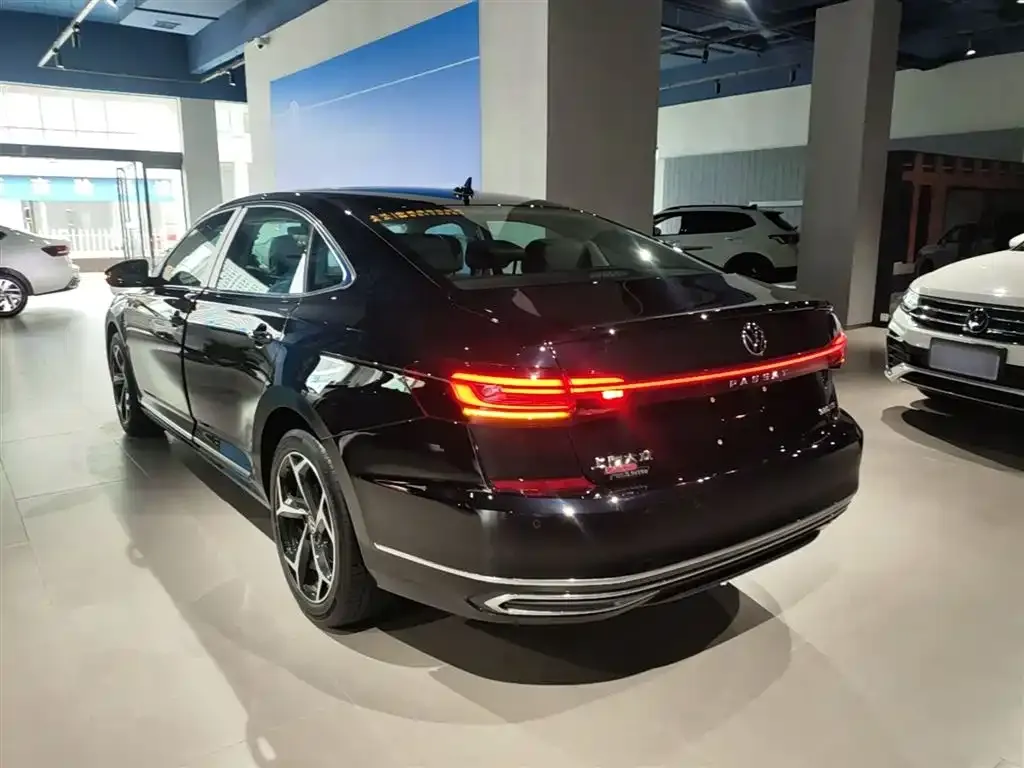 Volkswagen Passat — фото 7