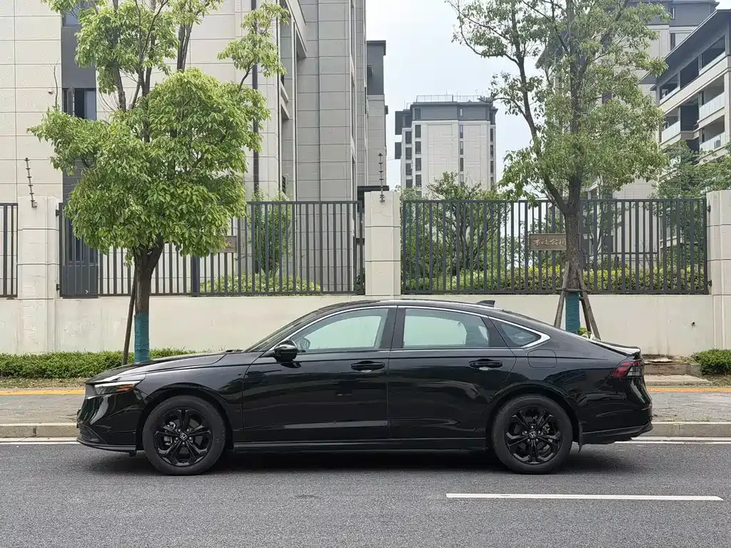 Honda Accord — фото 7