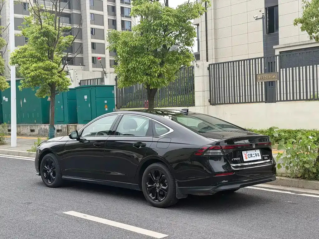 Honda Accord — фото 8