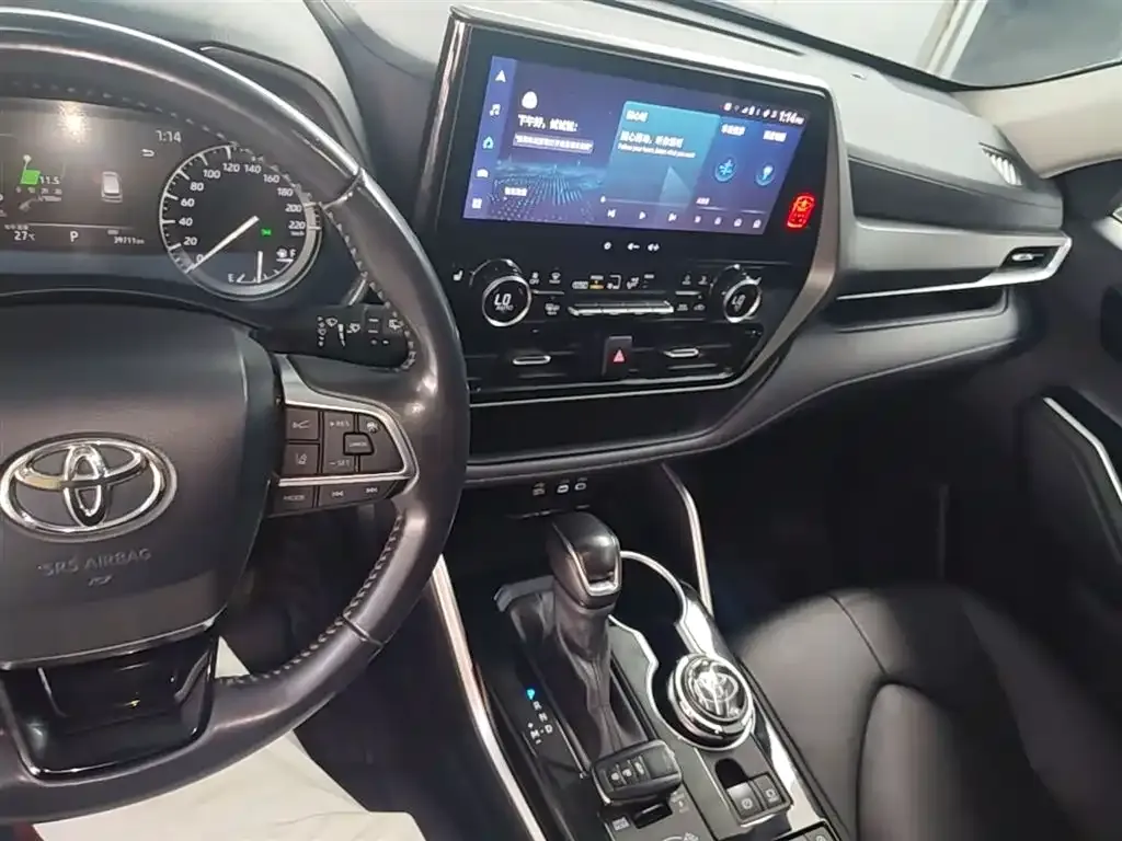 Toyota Highlander — фото 10