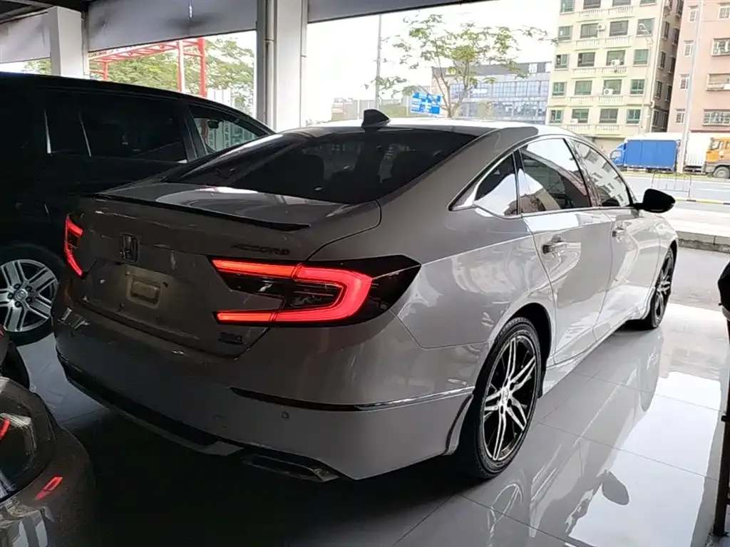 Honda Accord — фото 4