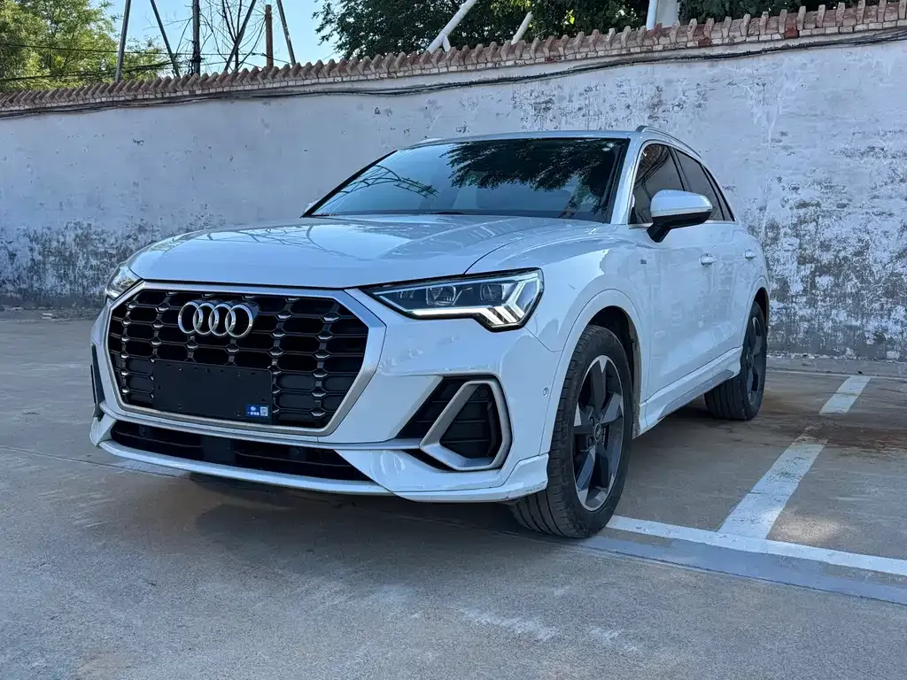Audi Q3 — фото 1