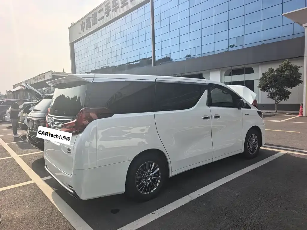 Toyota Alphard — фото 5