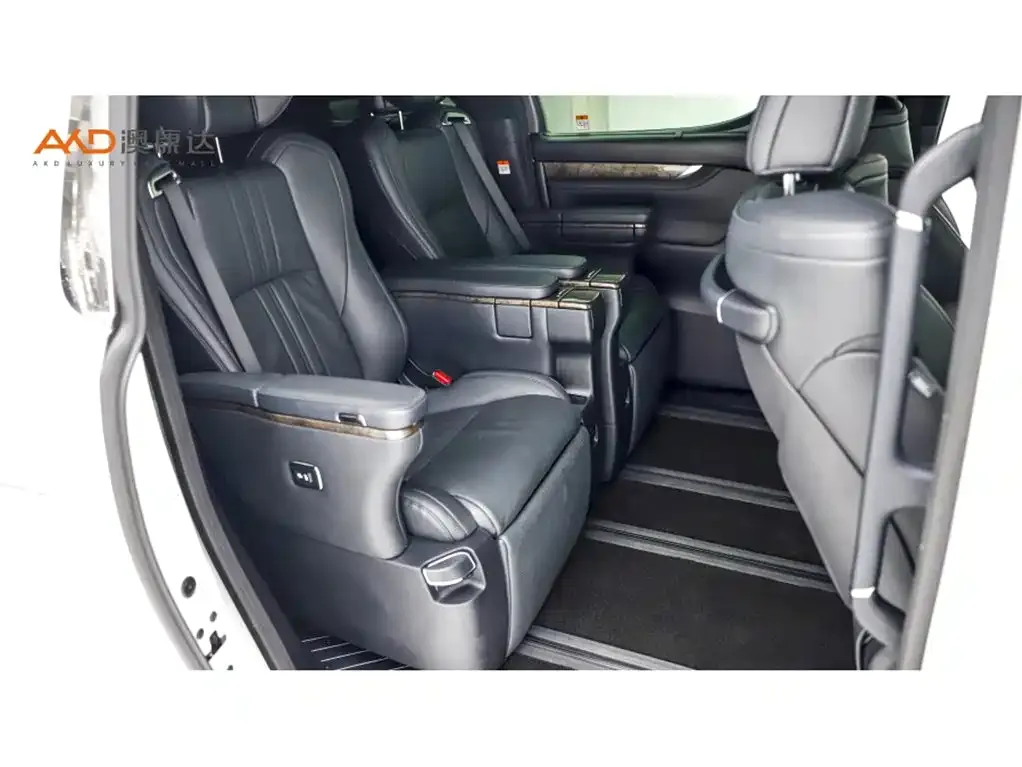 Toyota Alphard — фото 3
