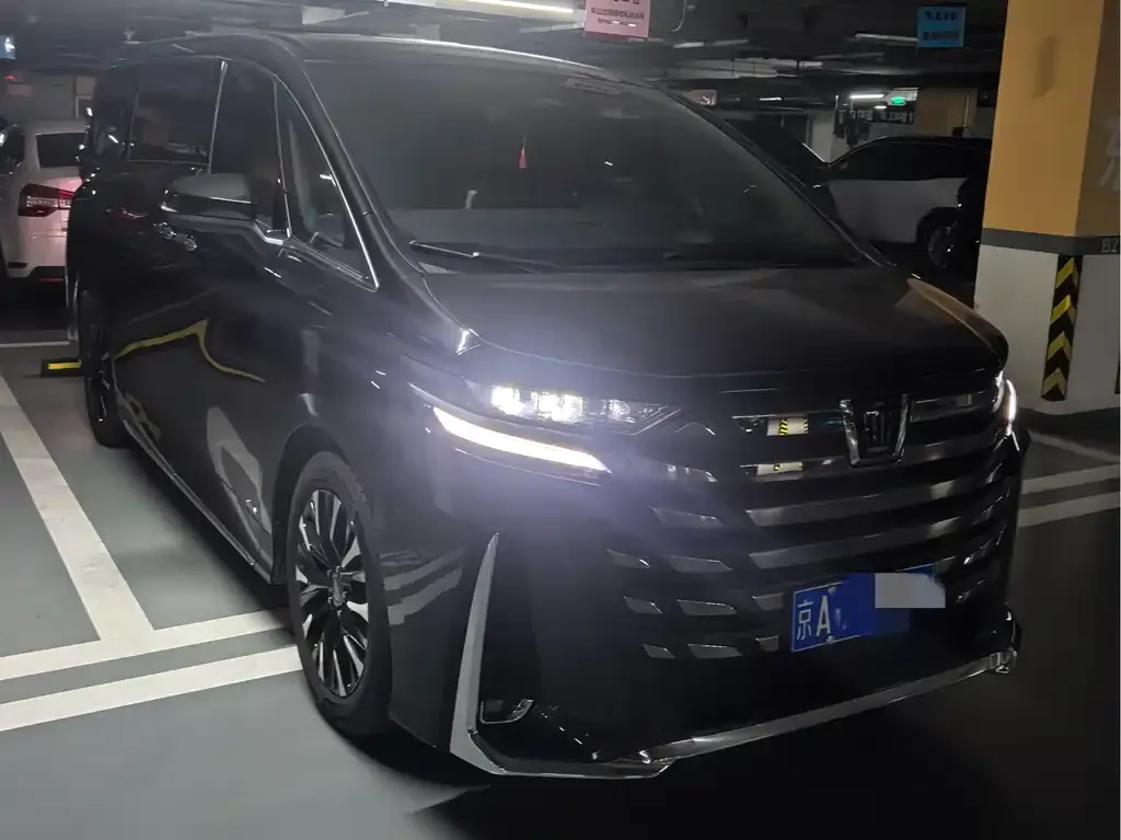 Toyota Vellfire — фото 3