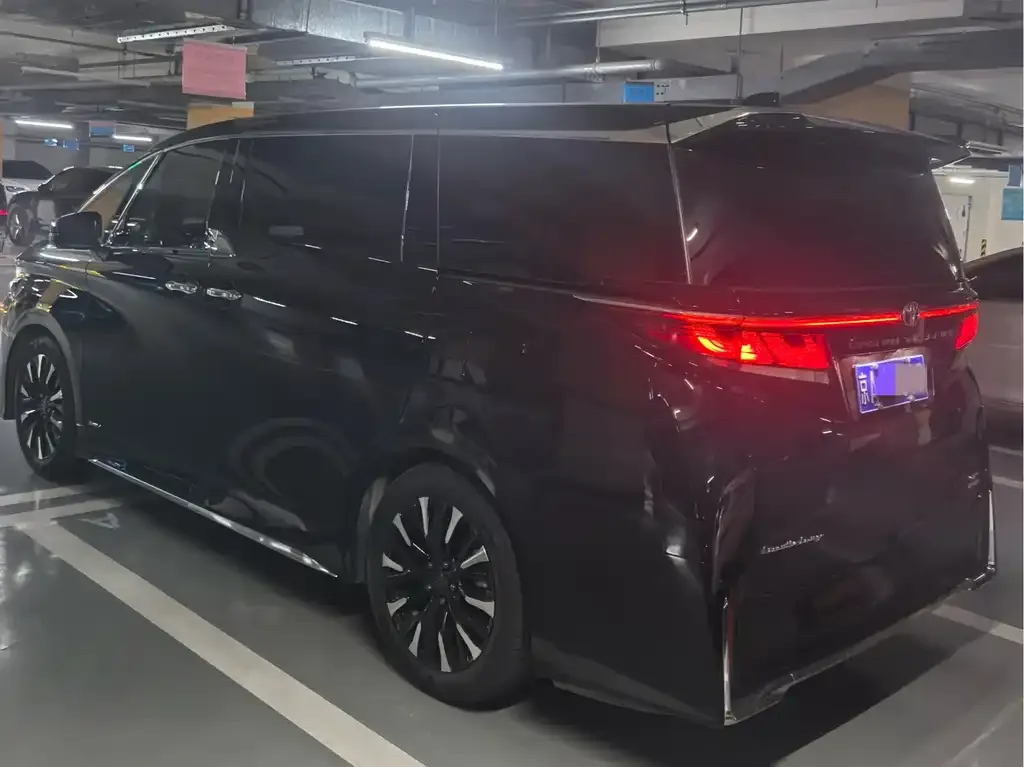 Toyota Vellfire — фото 5