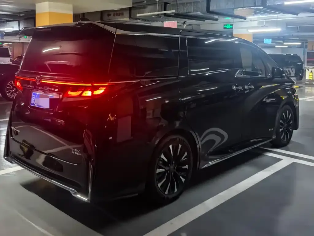 Toyota Vellfire — фото 4