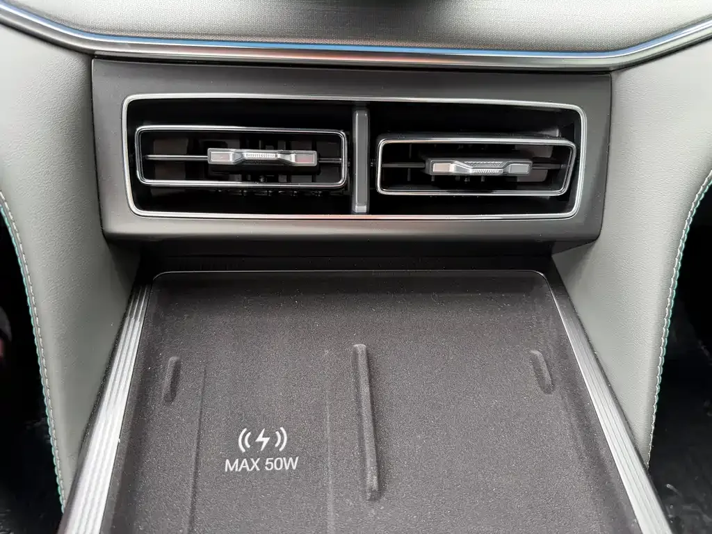 BYD L DM-i — фото 7