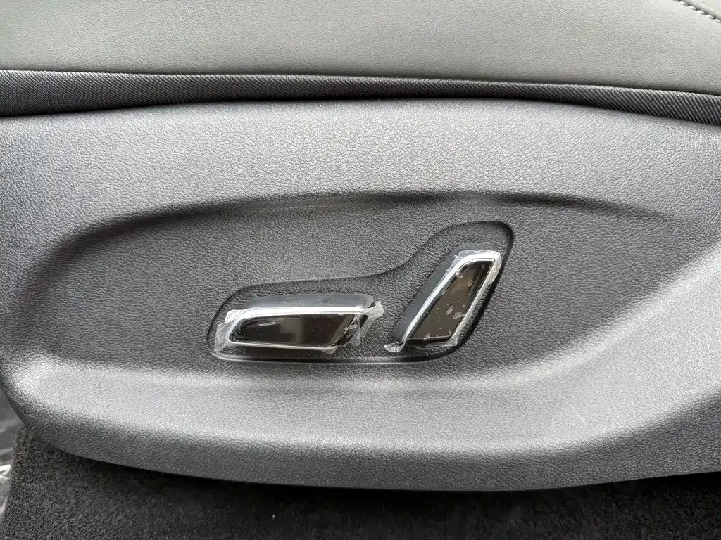 BYD L DM-i — фото 10