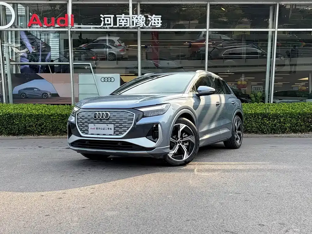 Audi Q4 e-tron — фото 1