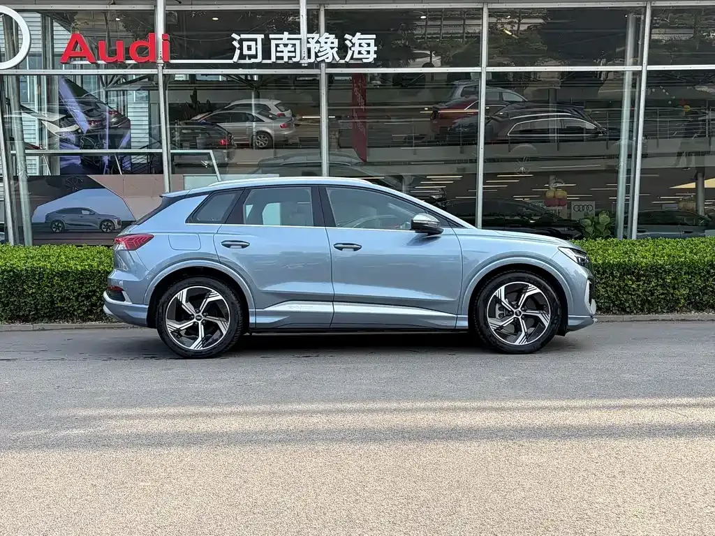 Audi Q4 e-tron — фото 8