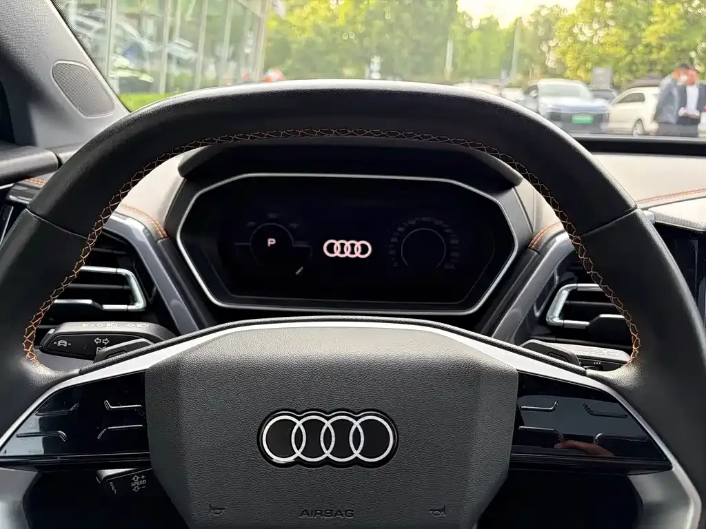 Audi Q4 e-tron — фото 3