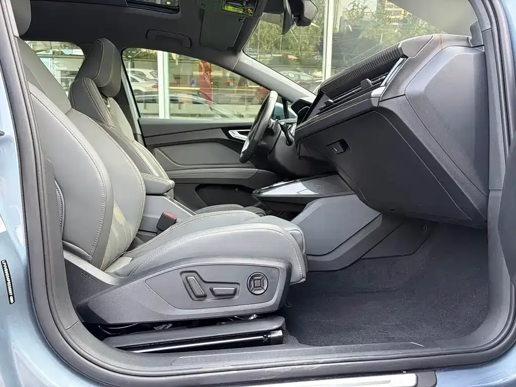 Audi Q4 e-tron — фото 10
