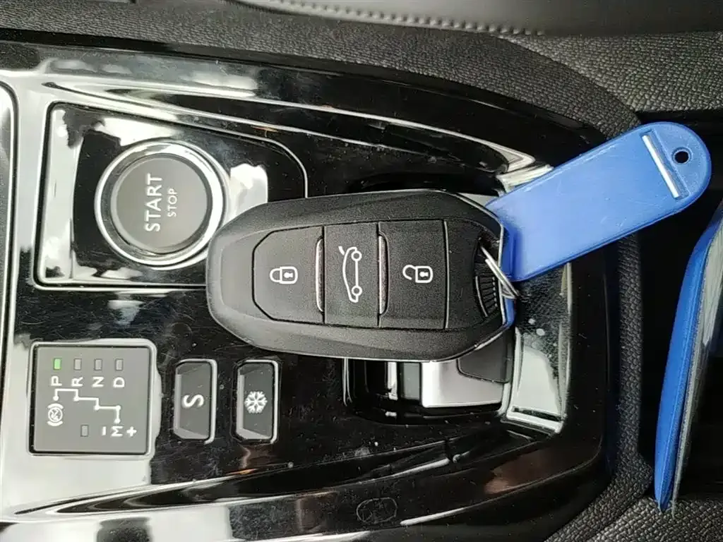 Peugeot 408 2024 из CN, фото 2