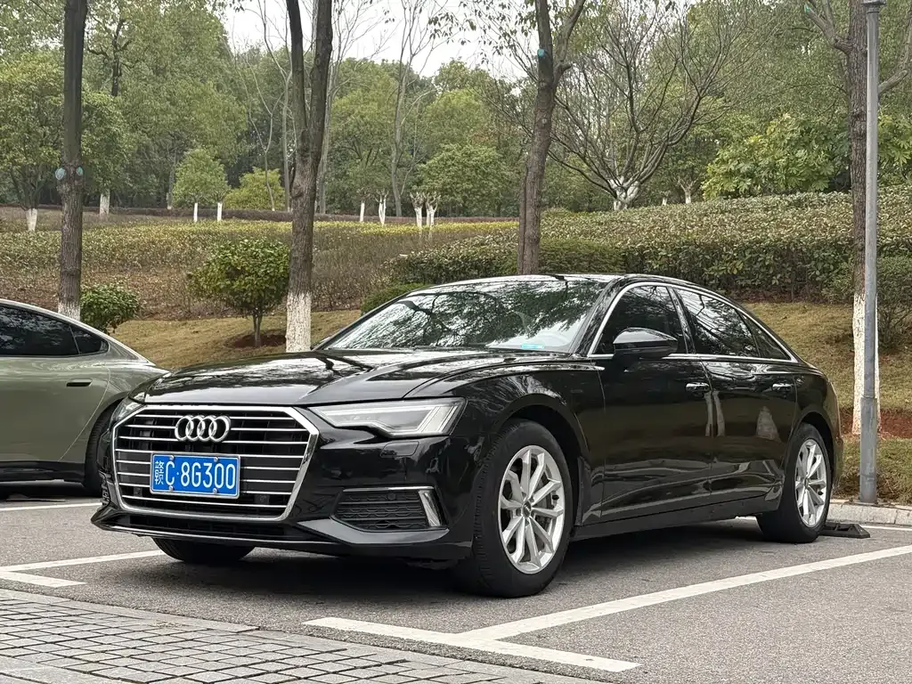 Audi A6L — фото 1