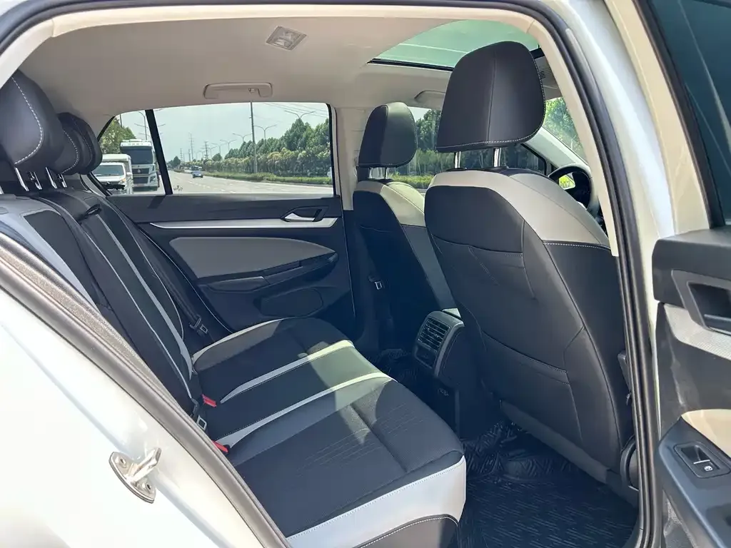 Volkswagen Golf 2021 из CN, фото 3