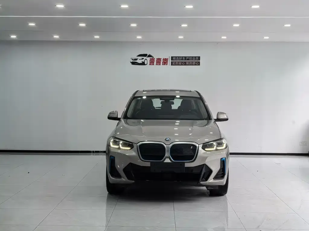 BMW iX3 — фото 1