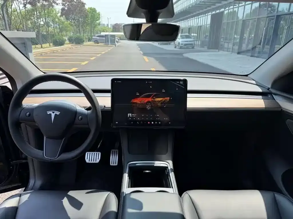 Tesla Model Y — фото 2