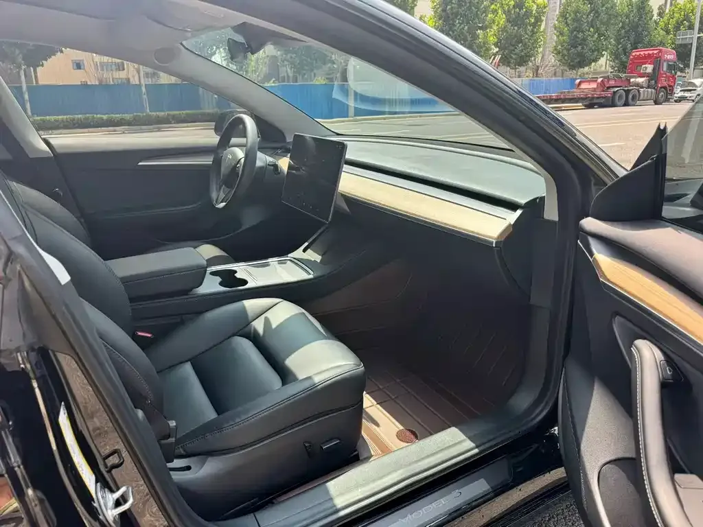 Tesla Model 3 — фото 4