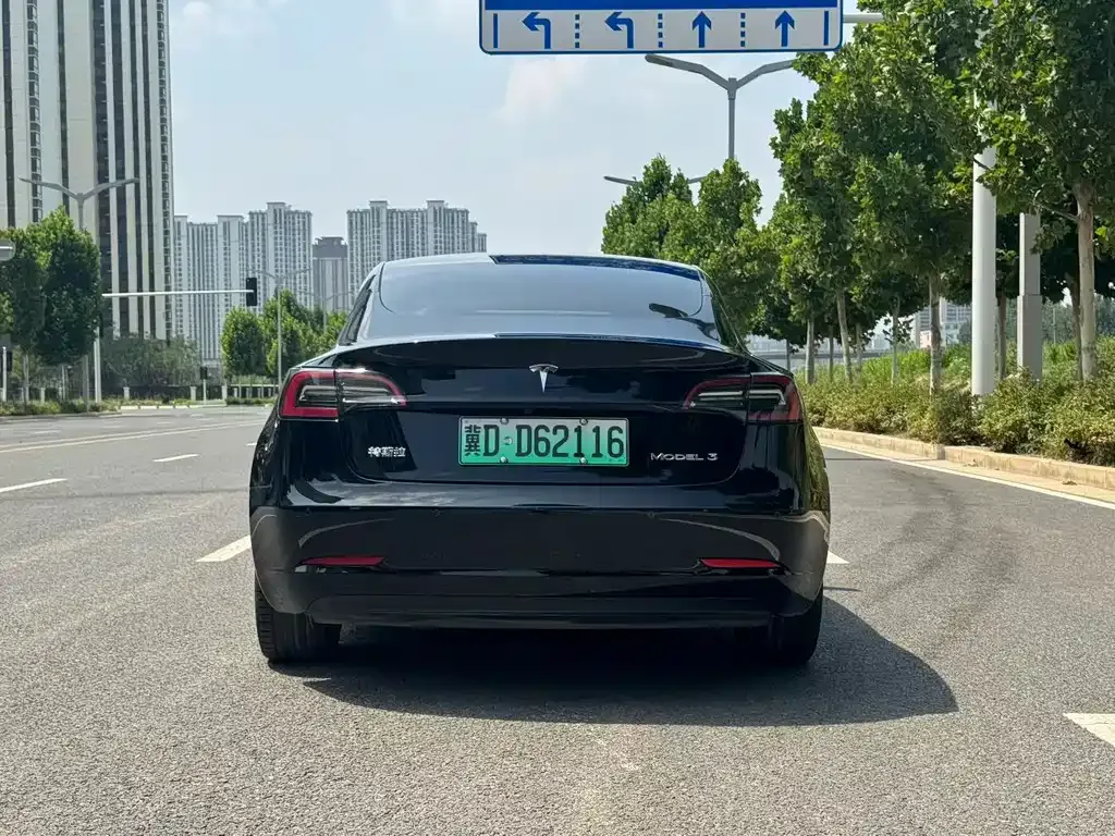 Tesla Model 3 — фото 8