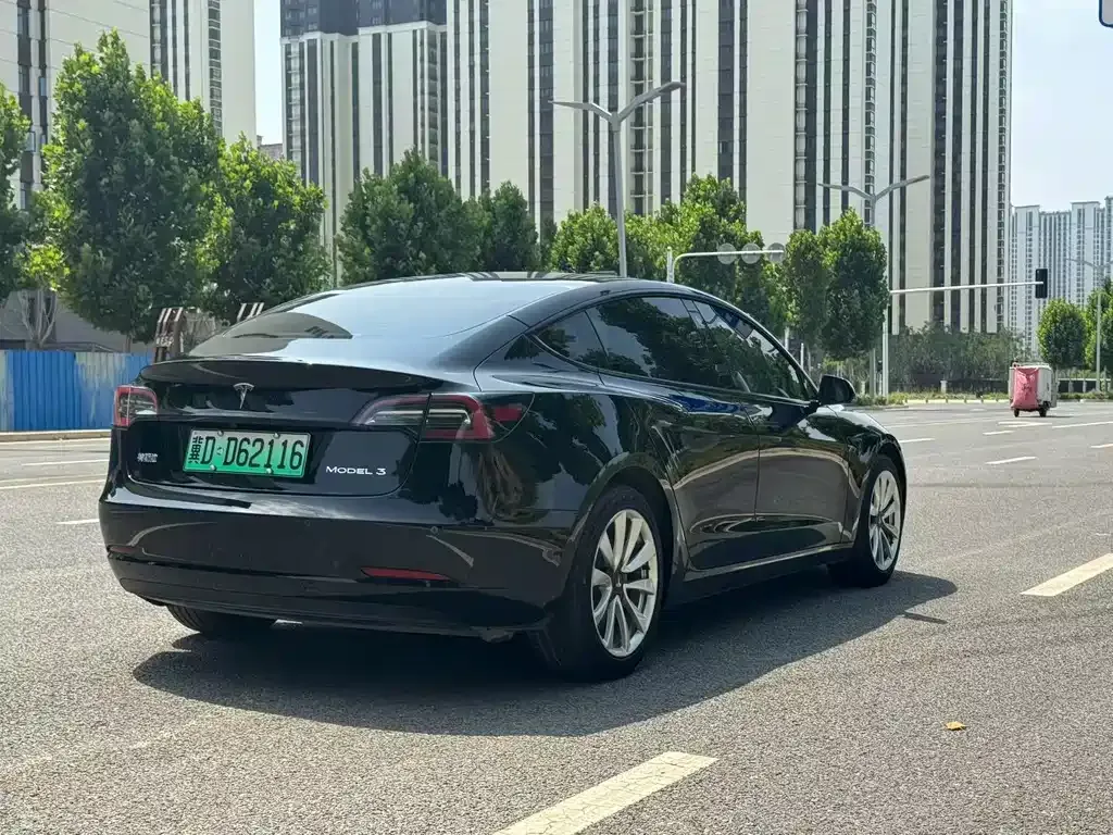 Tesla Model 3 — фото 7