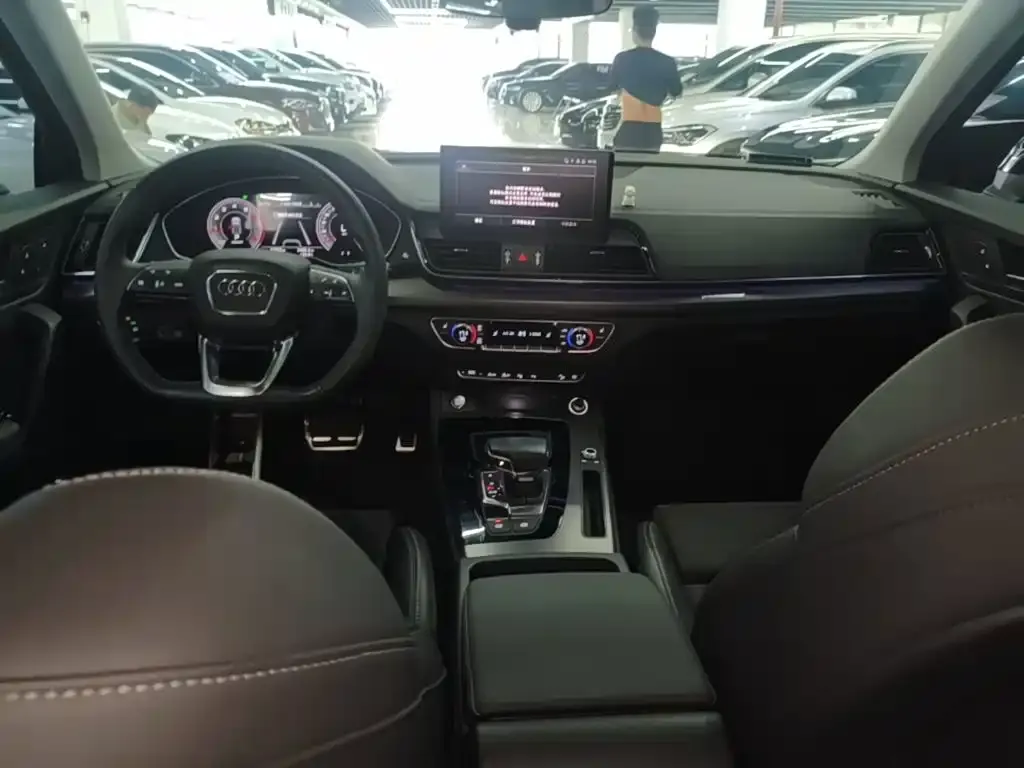 Audi Q5L Sportback — фото 3