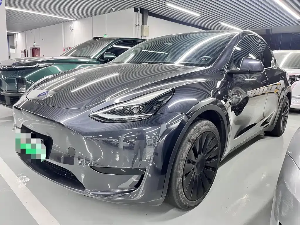 Tesla Model Y — фото 1