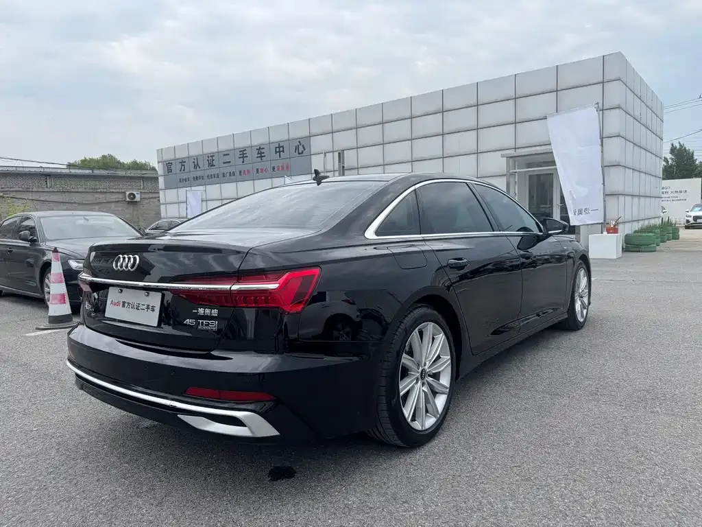 Audi A6L — фото 7