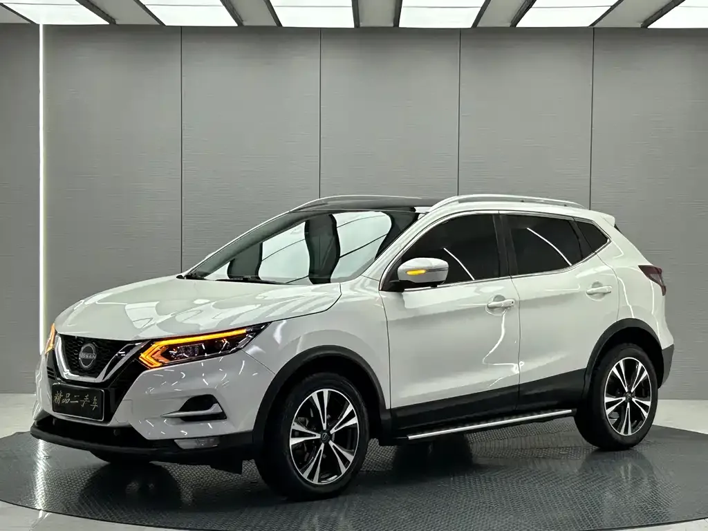 Nissan Qashqai — фото 1