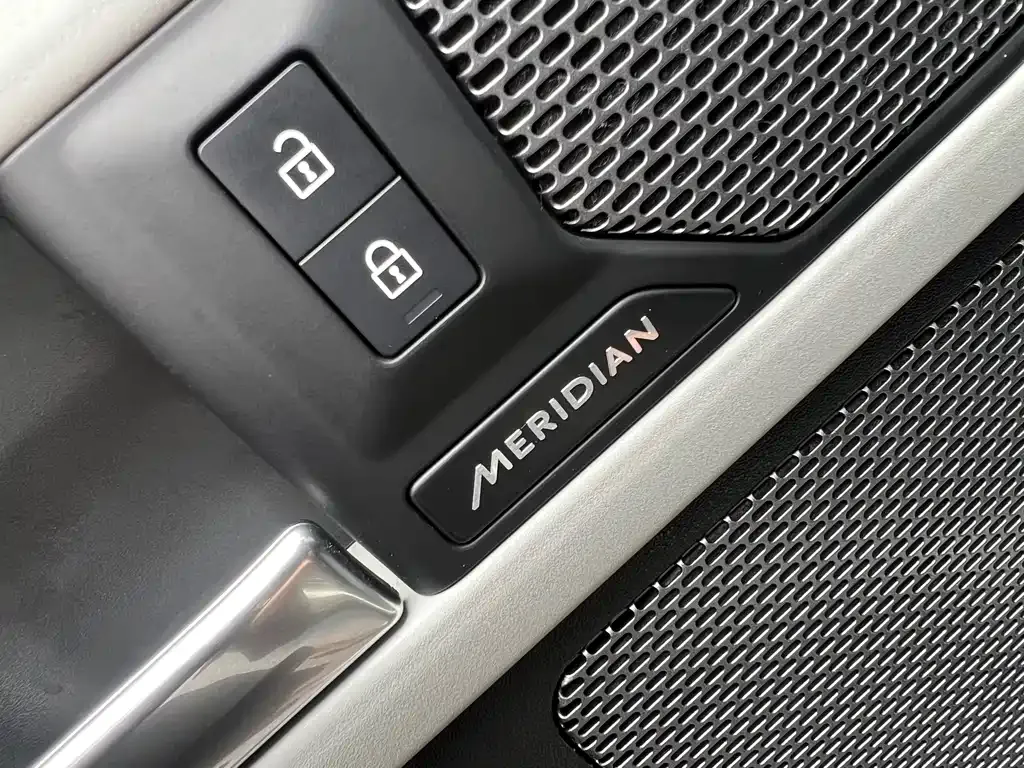 Land Rover Defender — фото 10