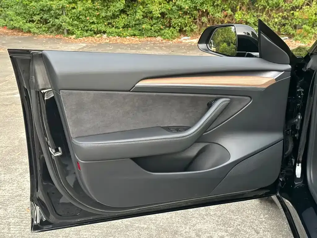 Tesla Model 3 — фото 8
