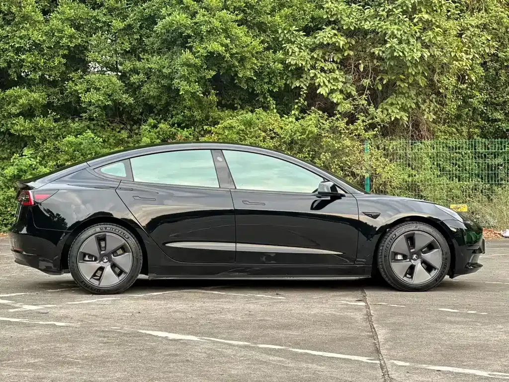 Tesla Model 3 — фото 5