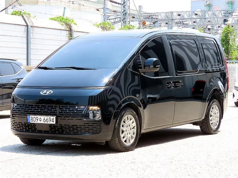 Hyundai Staria 2023 из KR, фото 2