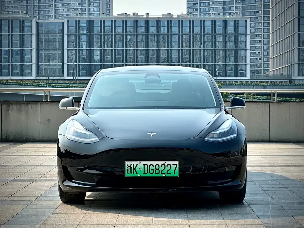 Tesla Model 3 — фото 9